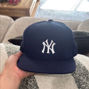 New York Yankees Blue Snapback Baseball Cap with White Embroidered Logo